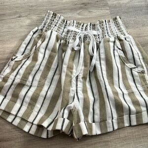 Simply Blessed elastic waist shorts size Medium olive green, blue and tan